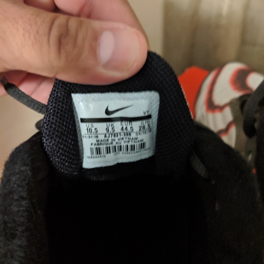 Shoes - Picture 2 of 4